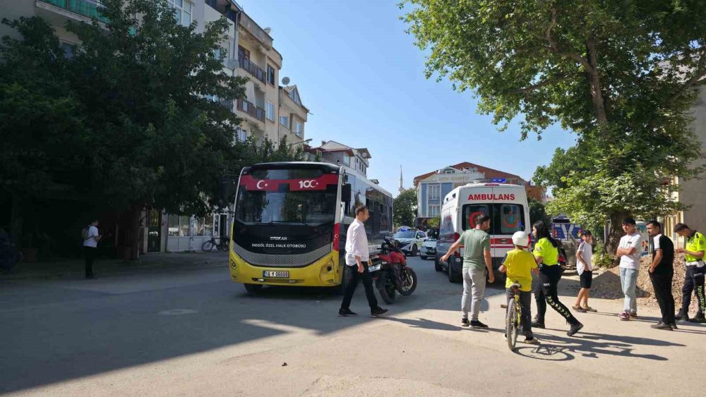 Otobüs İle Motosikletin Kazası Kameraya Yansıdı
