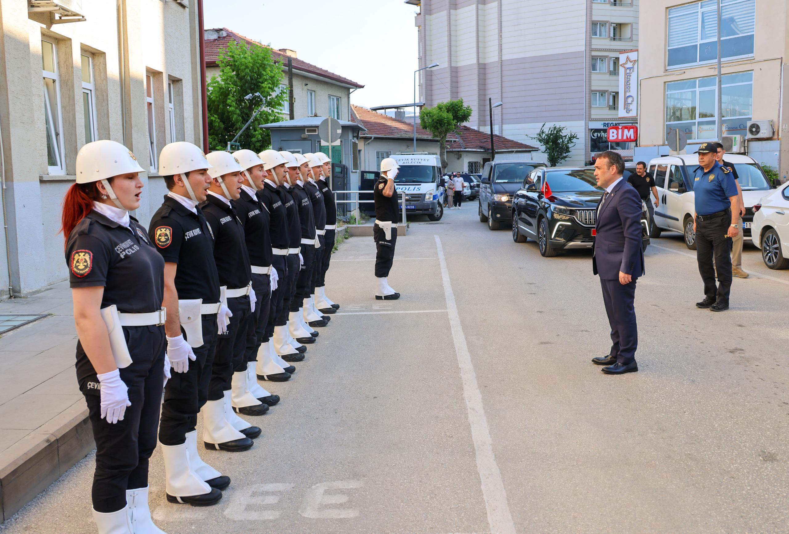 vali-sozerden-emniyet-mudurlugune-ziyaret1.jpg