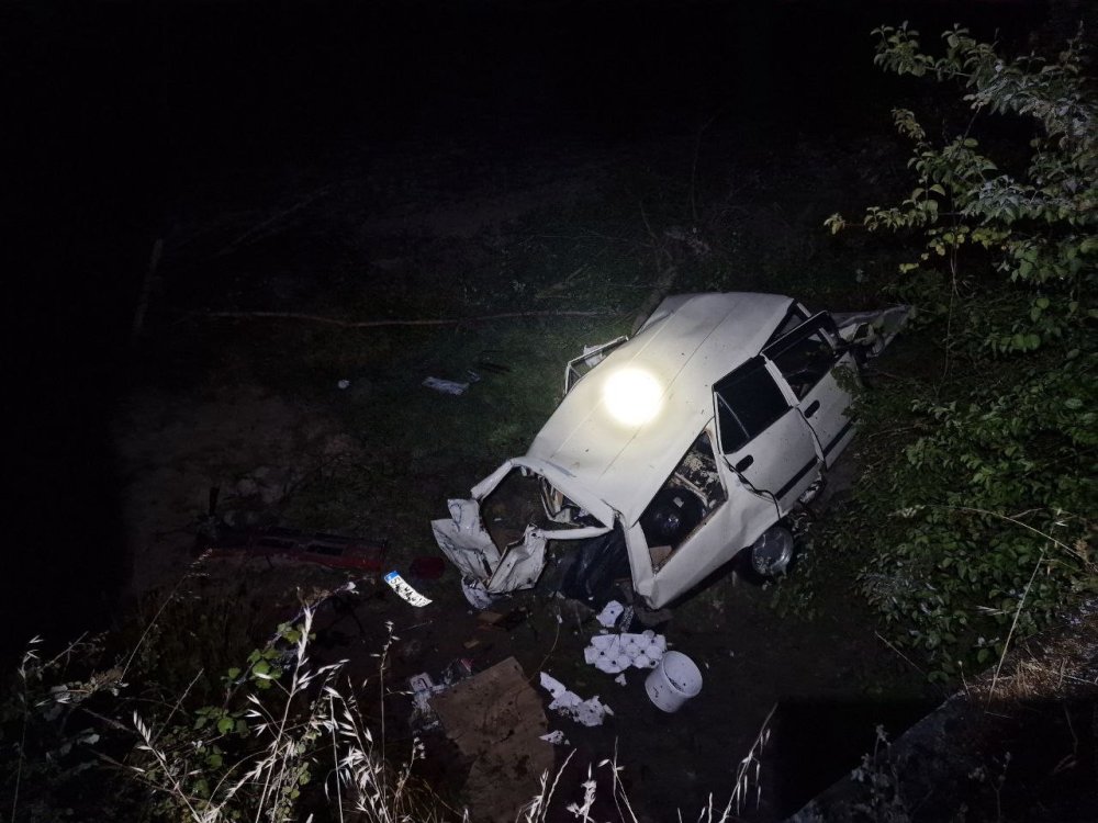 Yarış Yaparken Farları Yanmayan Otomobile Çarpan Motosikletler Paramparça Oldu