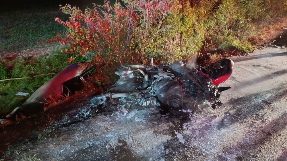 Yarış Yaparken Farları Yanmayan Otomobile Çarpan Motosikletler Paramparça Oldu
