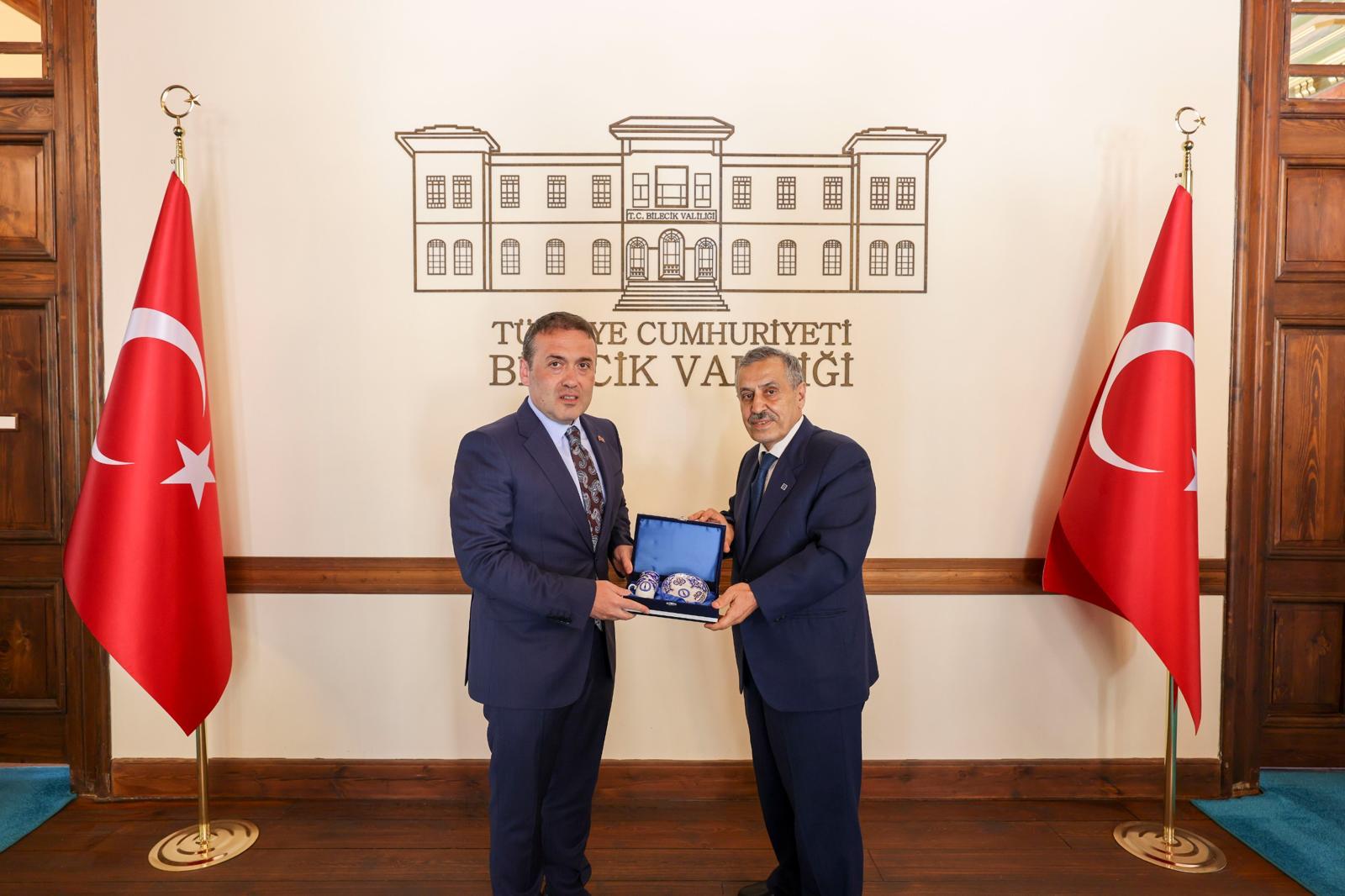 bilecik-smmm-odasindan-vali-faik-oktay-sozere-hayirli-olsun-ziyareti-1.jpeg