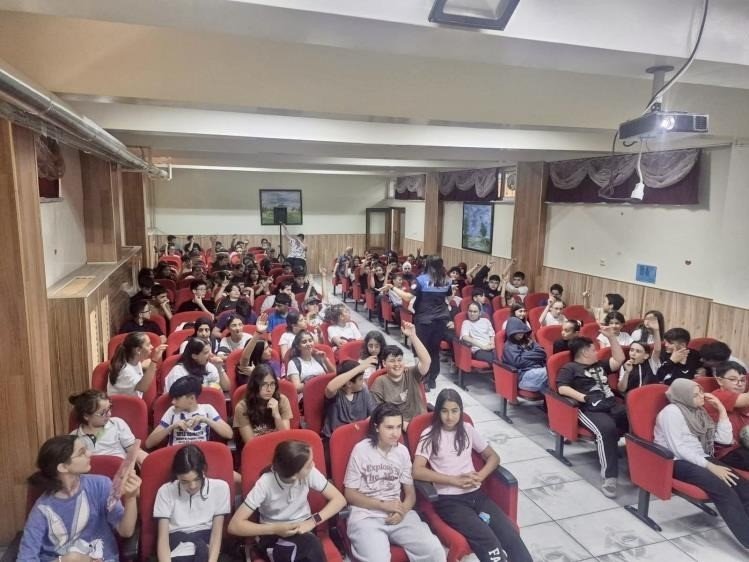 Bilecik’te Ortaokul Öğrencilerine Güvenlik Bilgilendirmesi