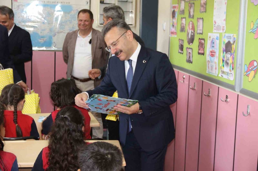 Öğrencilerin Karne Sevincine Ortak Oldu