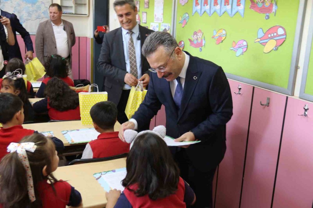 Öğrencilerin Karne Sevincine Ortak Oldu