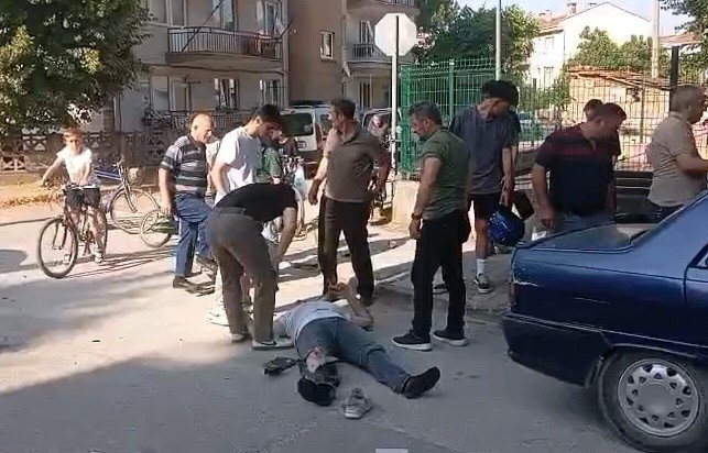Otomobille Çarpışan Motosiklet Sürücüsü Ağır Yaralandı