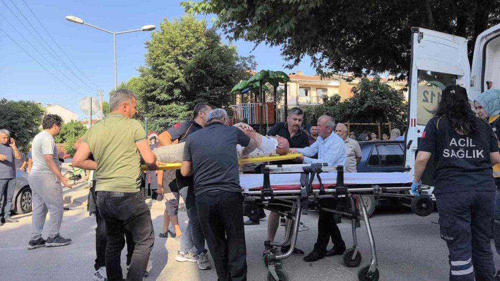 Otomobille Çarpışan Motosiklet Sürücüsü Ağır Yaralandı