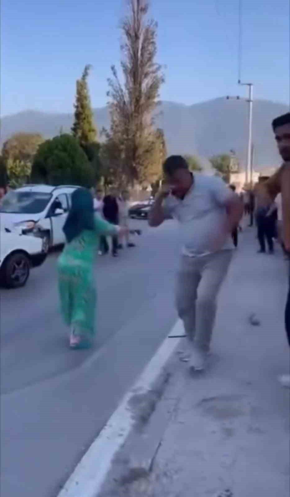 Trafik Kazası Sonrası Bıçaklı Kavga: 5 Kişilik Aile Hastanelik Oldu