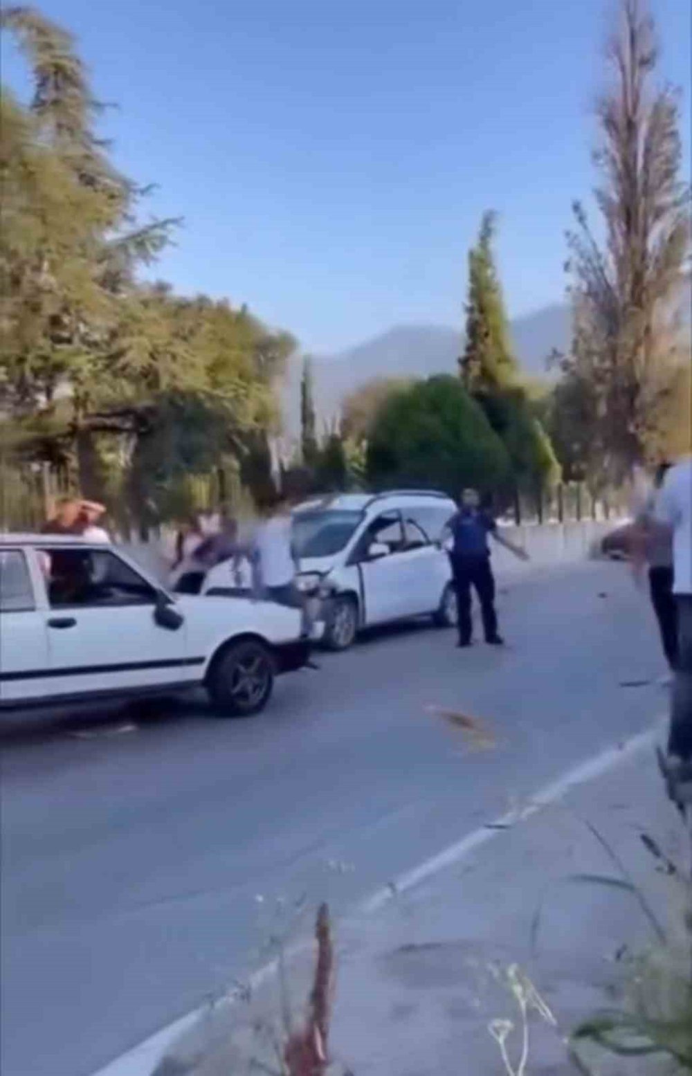 Trafik Kazası Sonrası Bıçaklı Kavga: 5 Kişilik Aile Hastanelik Oldu