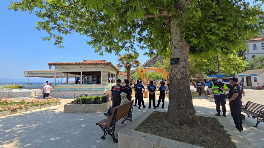 30 Yıllık 4 Kafe Yıkıldı