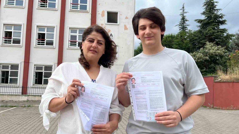 Anne Oğul Birlikte Sınava Girdiler
