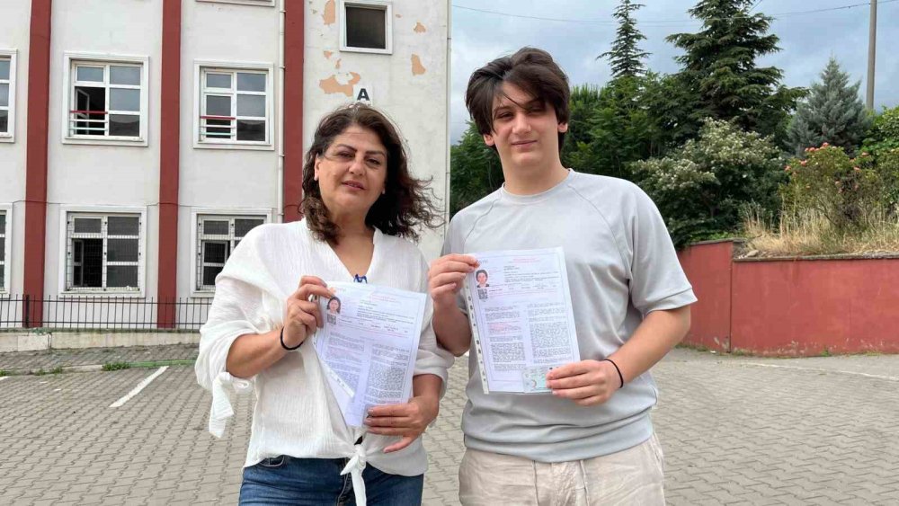 Anne Oğul Birlikte Sınava Girdiler
