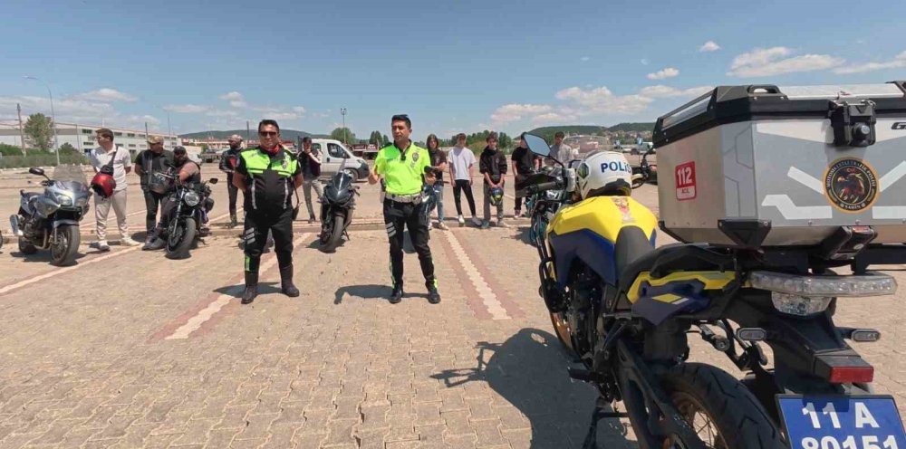 Motosiklet Sürücülerine Uygulamalı Eğitim Verildi