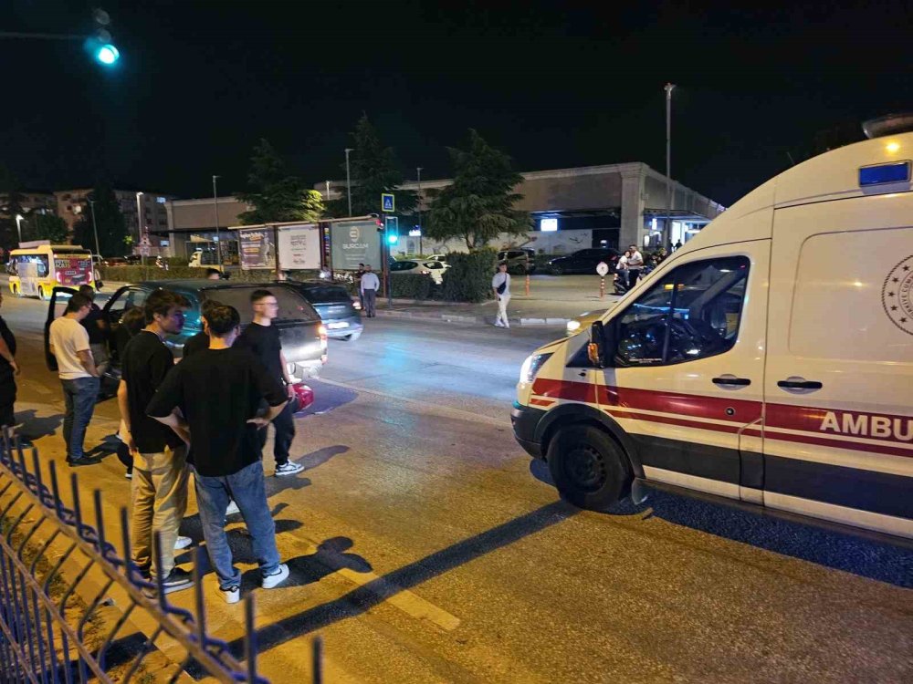 Motosiklet Sürücüsü Aracın Altına Girdi
