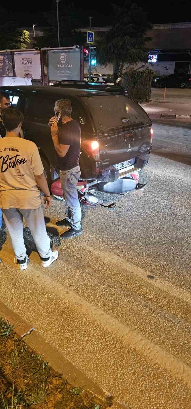 Motosiklet Sürücüsü Aracın Altına Girdi