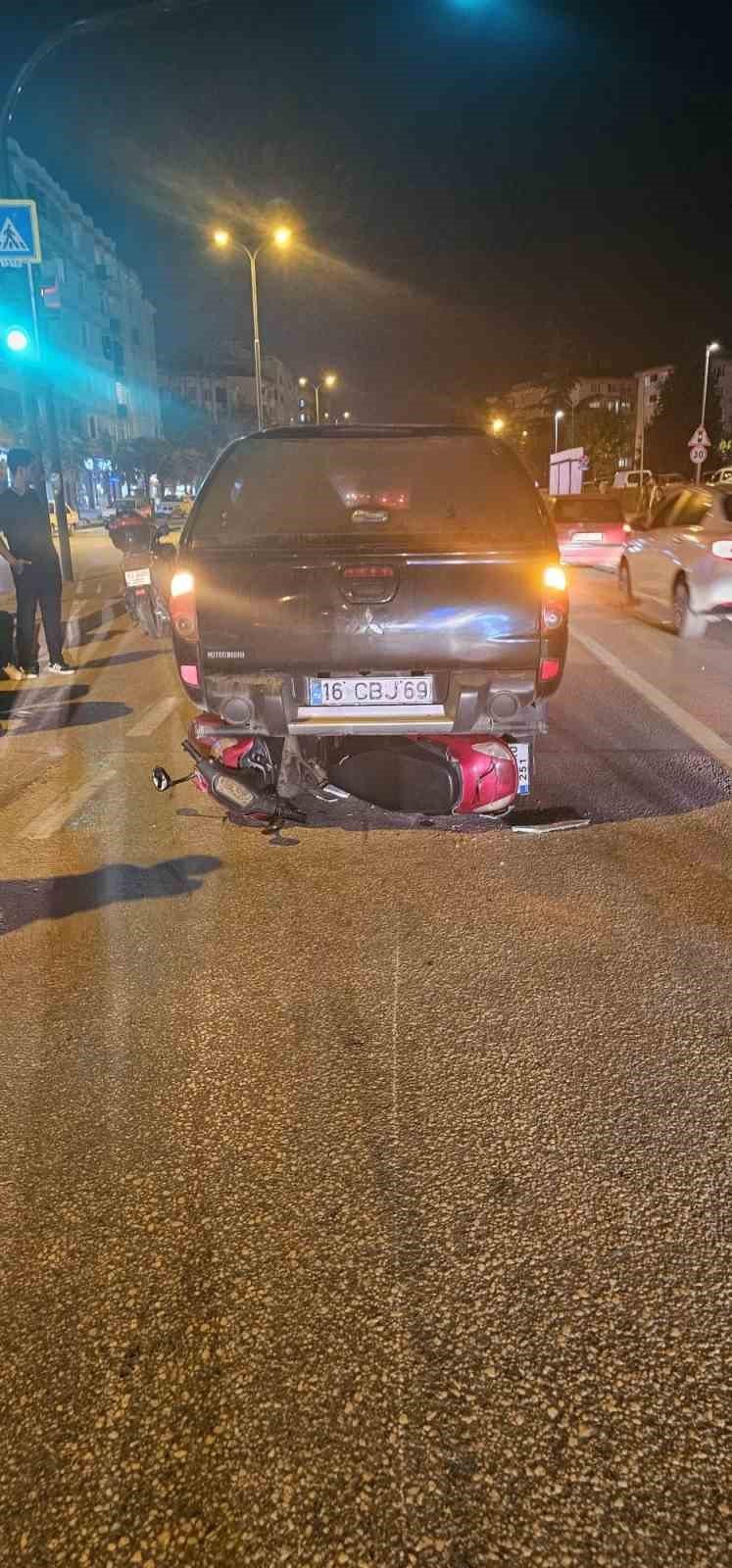 Motosiklet Sürücüsü Aracın Altına Girdi