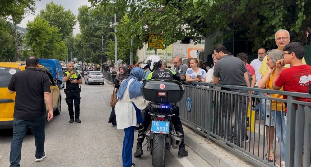 Öğrenci Okulları Karıştırınca Motosikletli Polis Okula Yetiştirdi