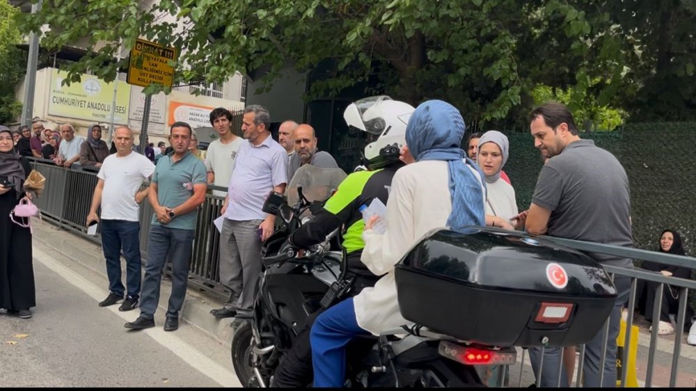 Öğrenci Okulları Karıştırınca Motosikletli Polis Okula Yetiştirdi