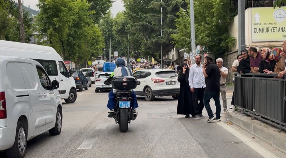 Öğrenci Okulları Karıştırınca Motosikletli Polis Okula Yetiştirdi