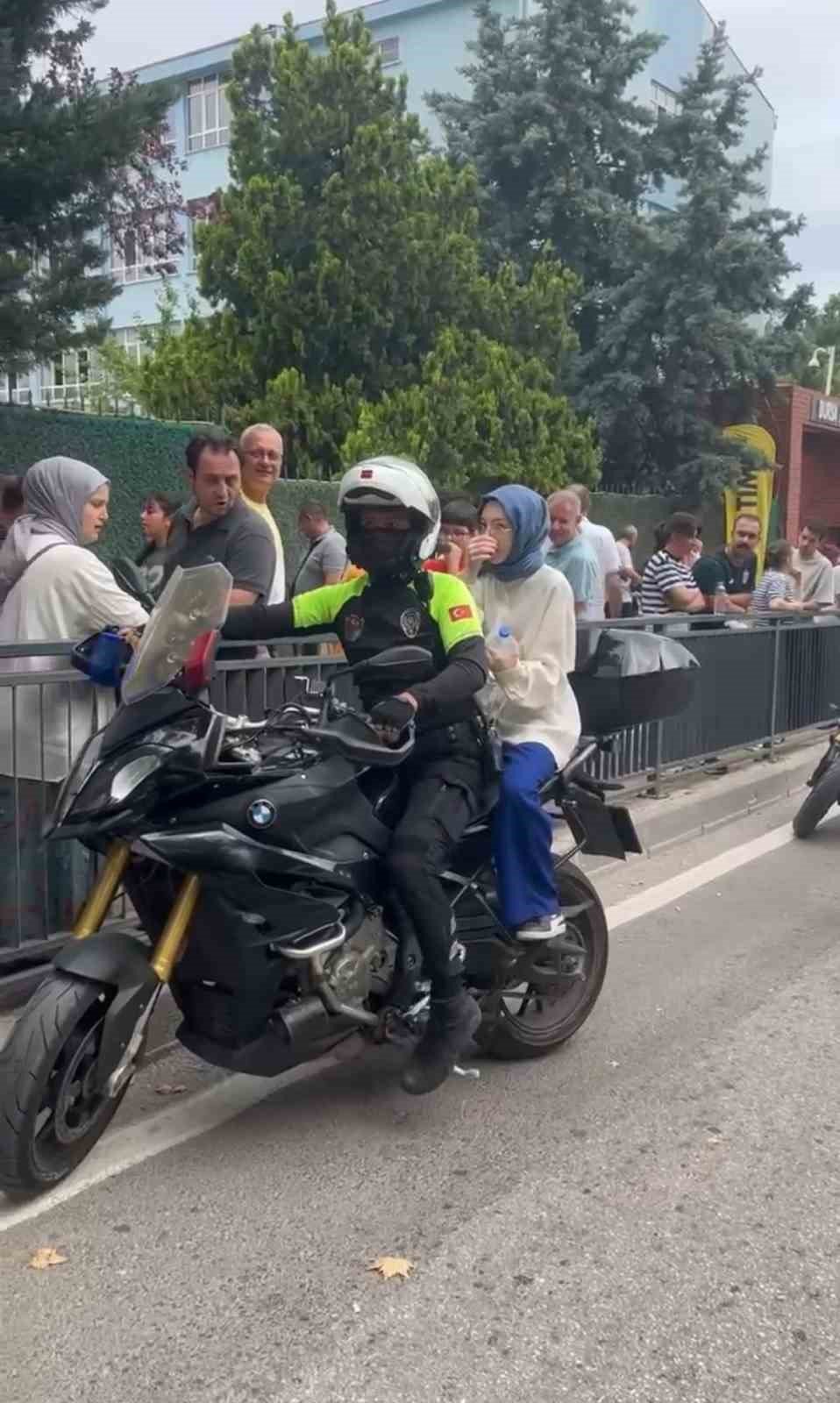 Öğrenci Okulları Karıştırınca Motosikletli Polis Okula Yetiştirdi