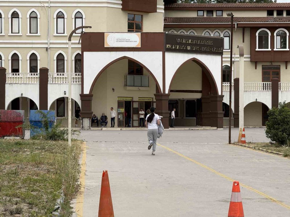 Yks’nin İlk Oturumu Başladı