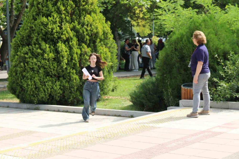 Adayların Bazıları Ayt Sınavına Son Anda Yetişti