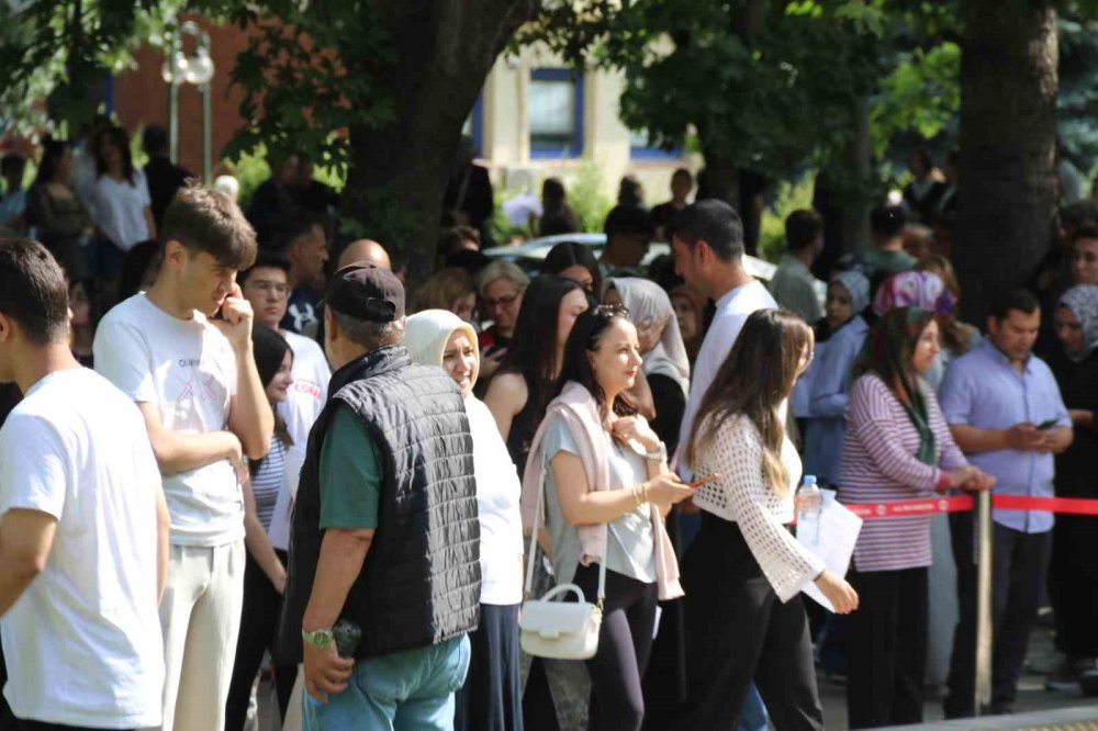 Adayların Bazıları Ayt Sınavına Son Anda Yetişti
