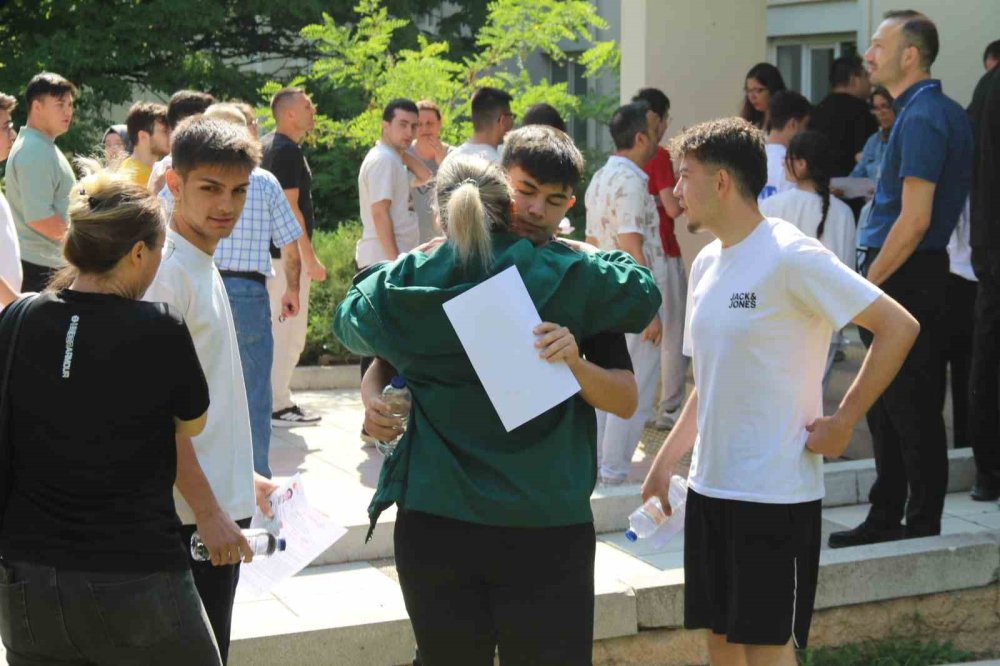 Adayların Bazıları Ayt Sınavına Son Anda Yetişti