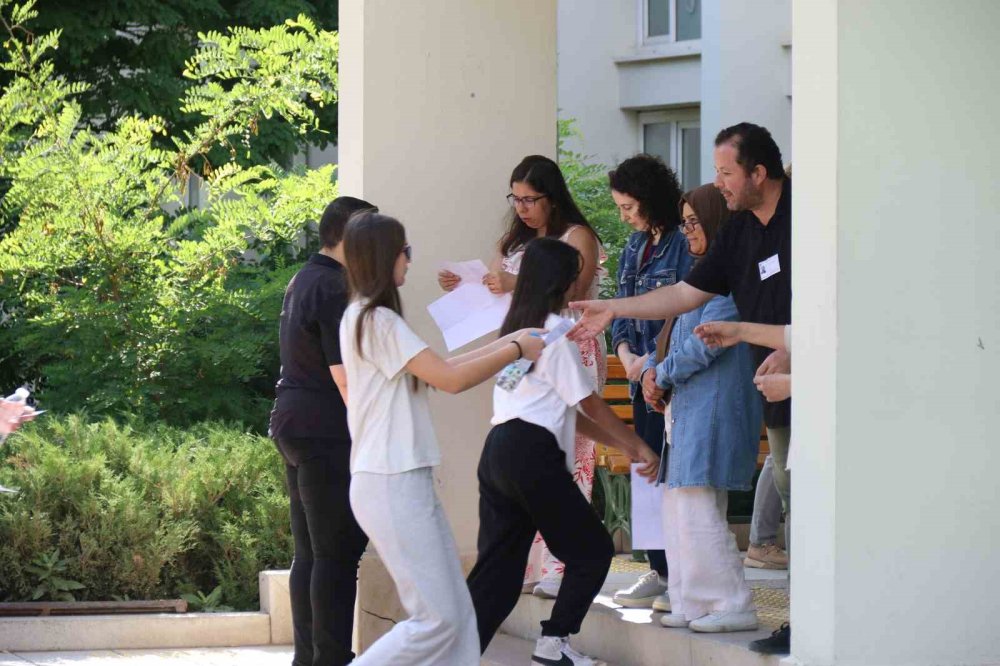 Adayların Bazıları Ayt Sınavına Son Anda Yetişti