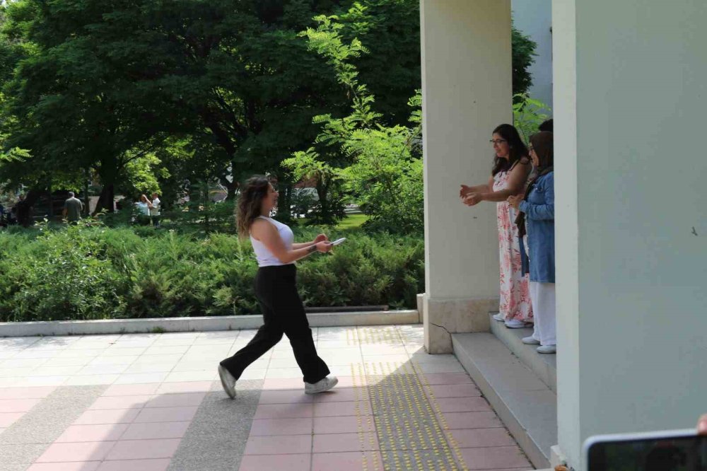 Adayların Bazıları Ayt Sınavına Son Anda Yetişti