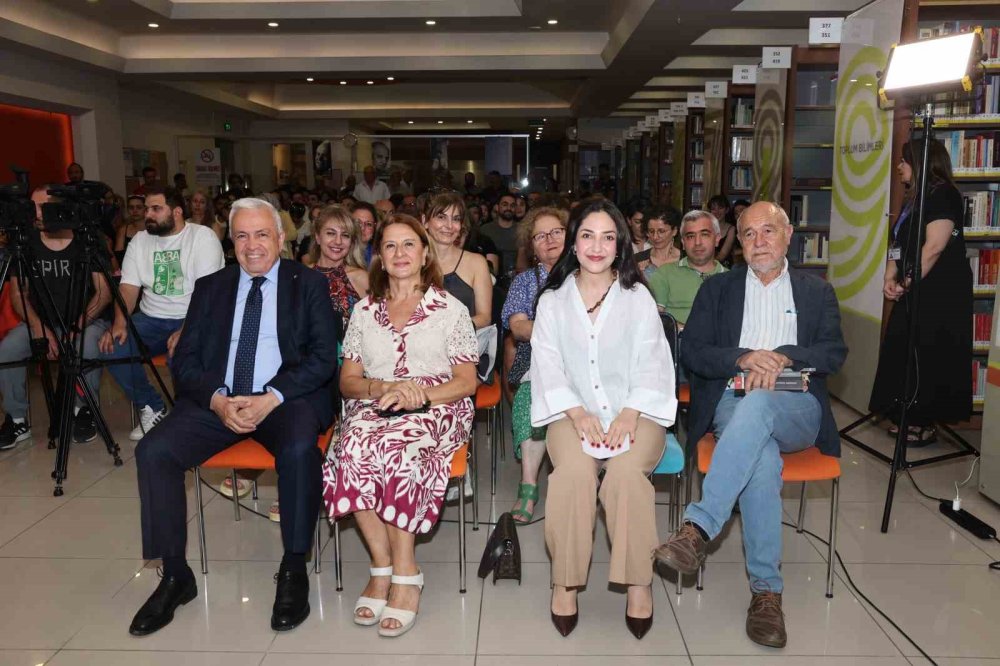 Gündüz Vassaf Okurlarıyla Buluştu