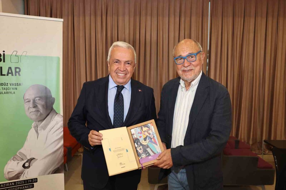 Gündüz Vassaf Okurlarıyla Buluştu