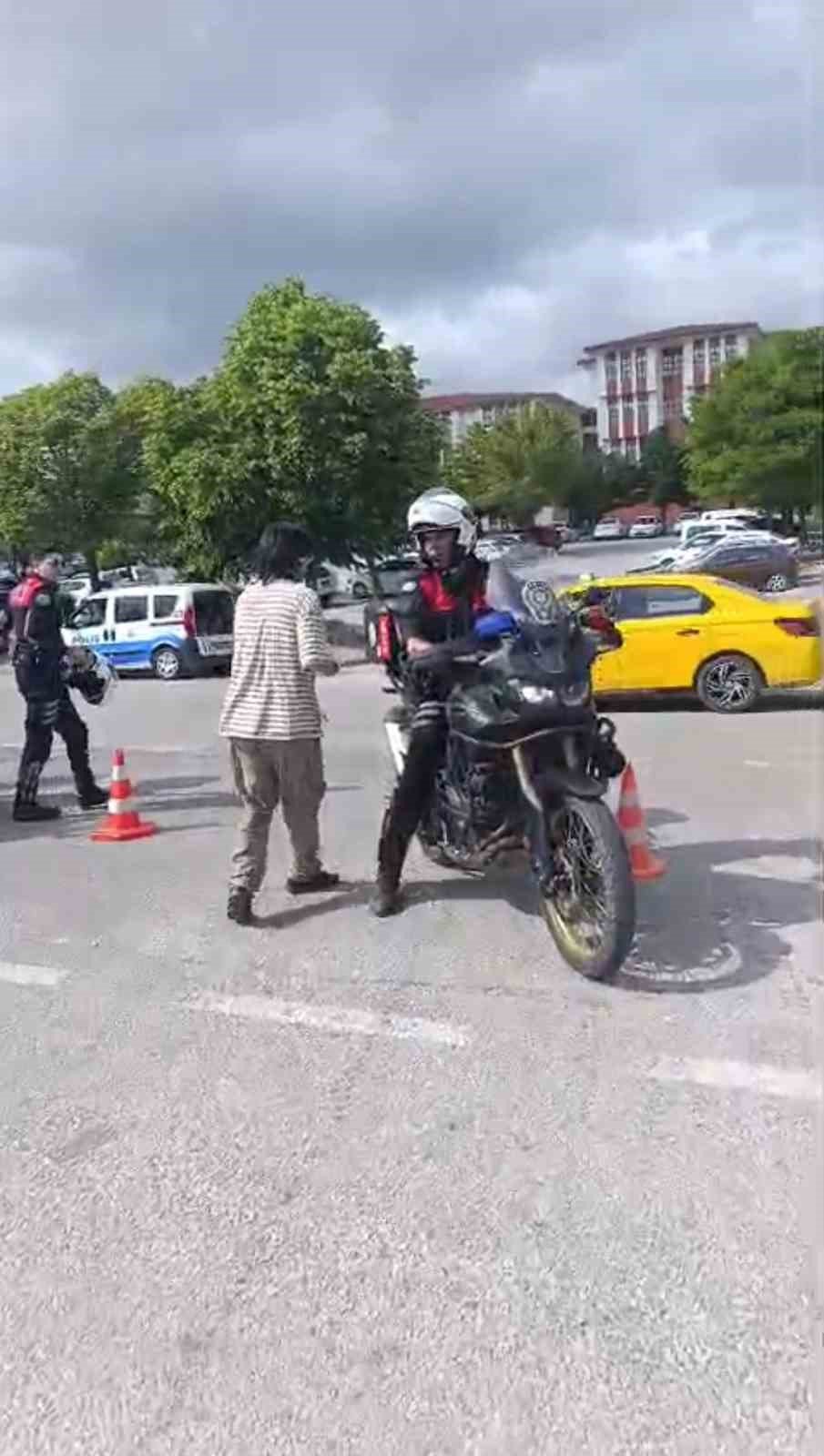 Kimliğini Kaybeden Öğrencilerin İmdadına Polis Ekipleri Yetişti