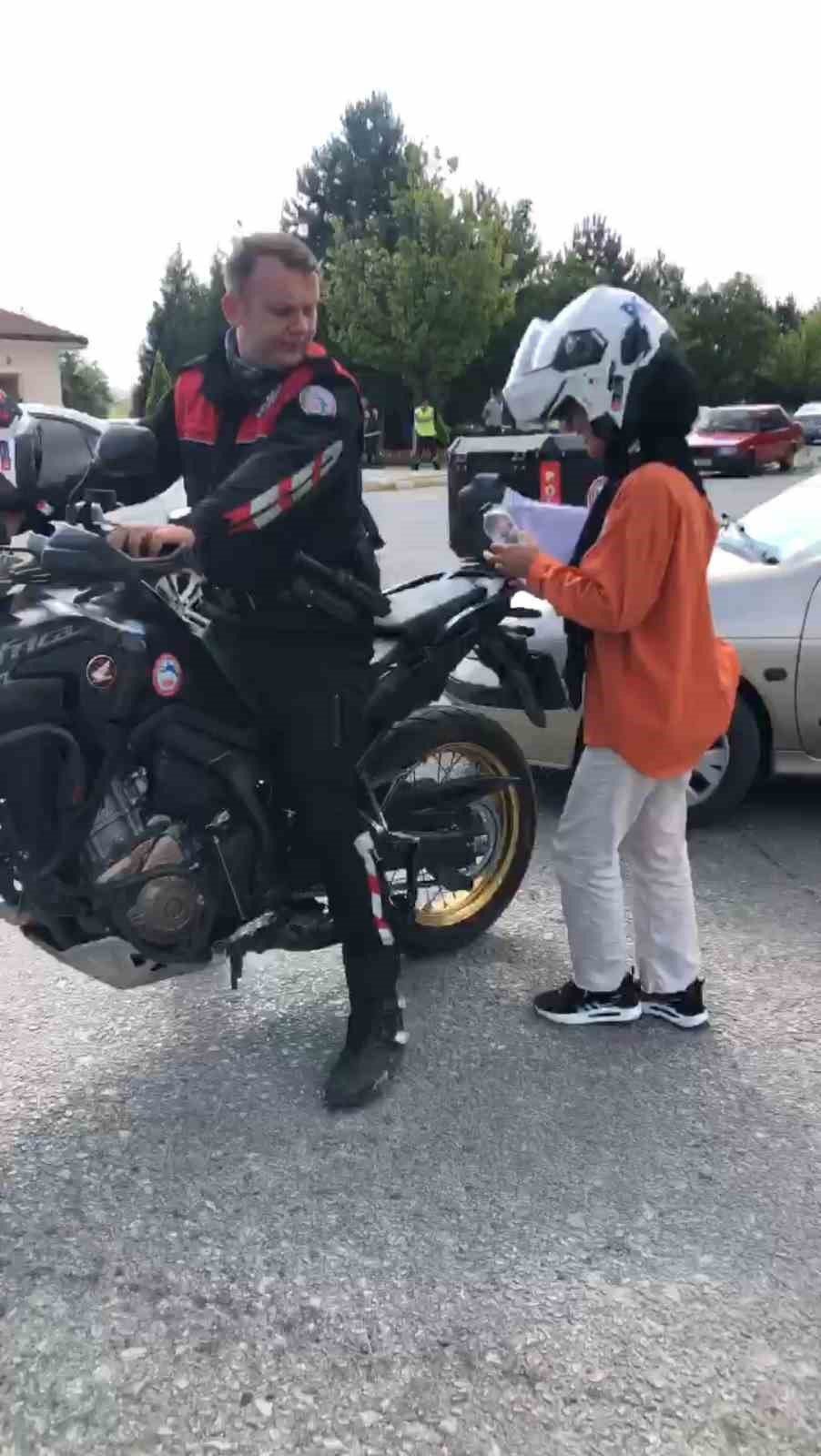 Kimliğini Kaybeden Öğrencilerin İmdadına Polis Ekipleri Yetişti