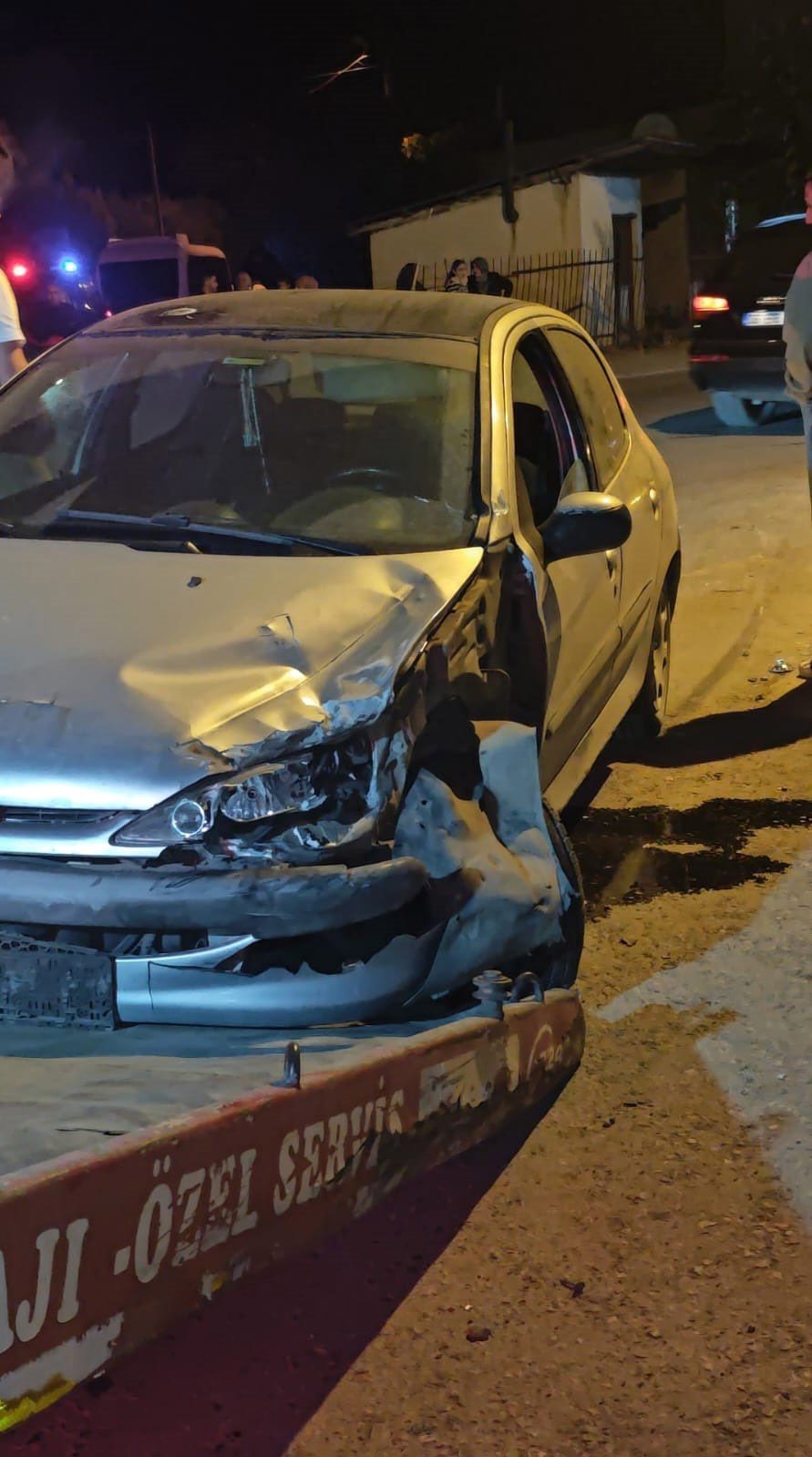 Otomobil İle Motosiklet Kafa Kafaya Çarpıştı