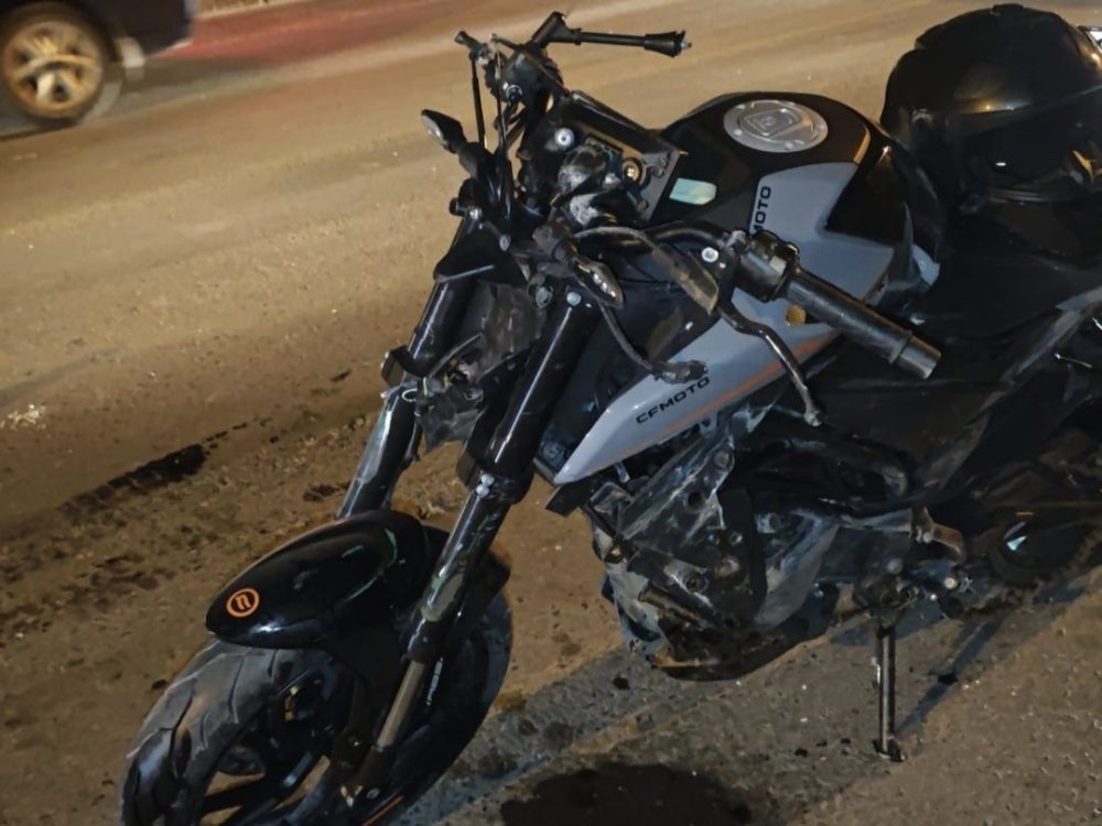 Otomobil İle Motosiklet Kafa Kafaya Çarpıştı