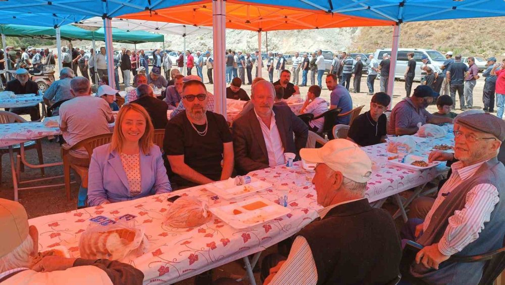 50 Yıl Aradan Sonra Yağmur Ve Şükür Duası Yapıldı