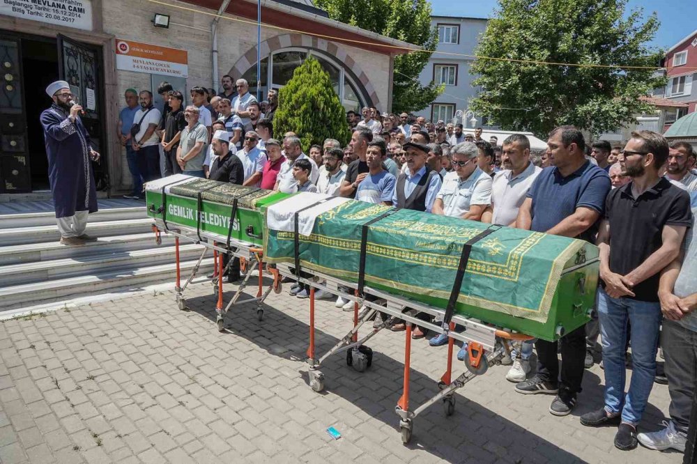Gölde Boğulan İki Küçük Kuzen Yan Yana Uğurlandı