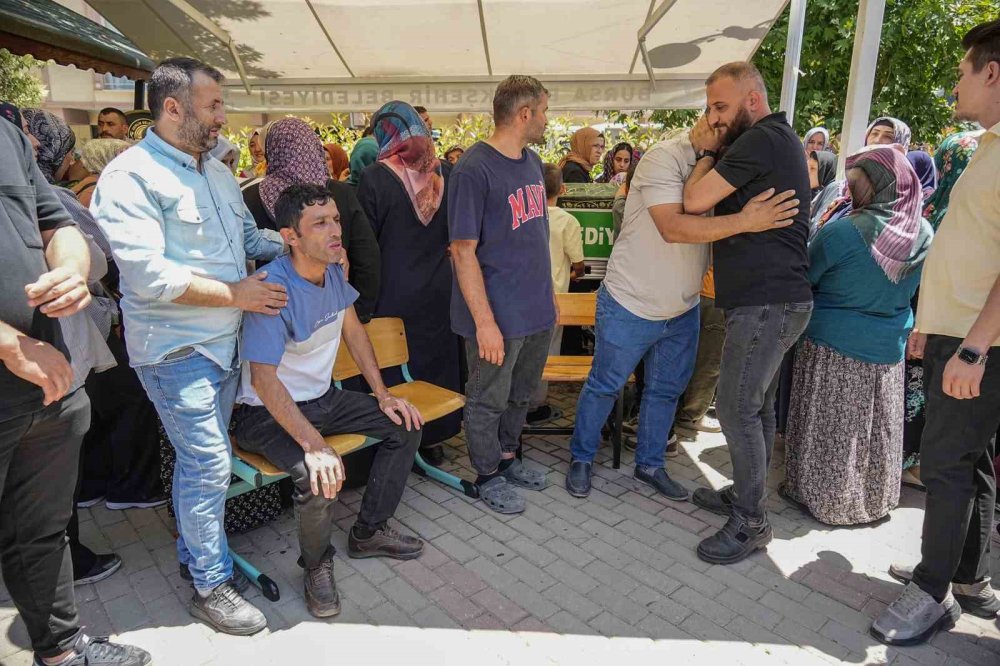 Gölde Boğulan İki Küçük Kuzen Yan Yana Uğurlandı