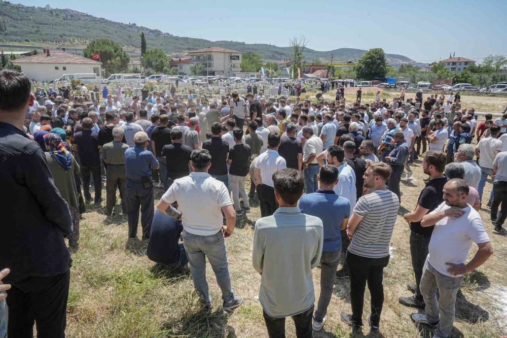 Gölde Boğulan İki Küçük Kuzen Yan Yana Uğurlandı
