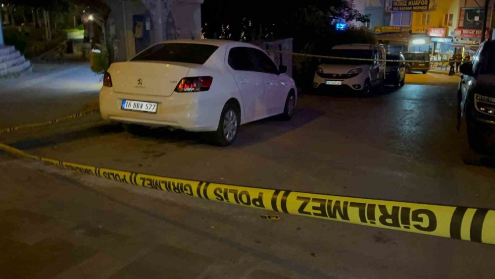 Park Halindeki Araç Kurşunlandı