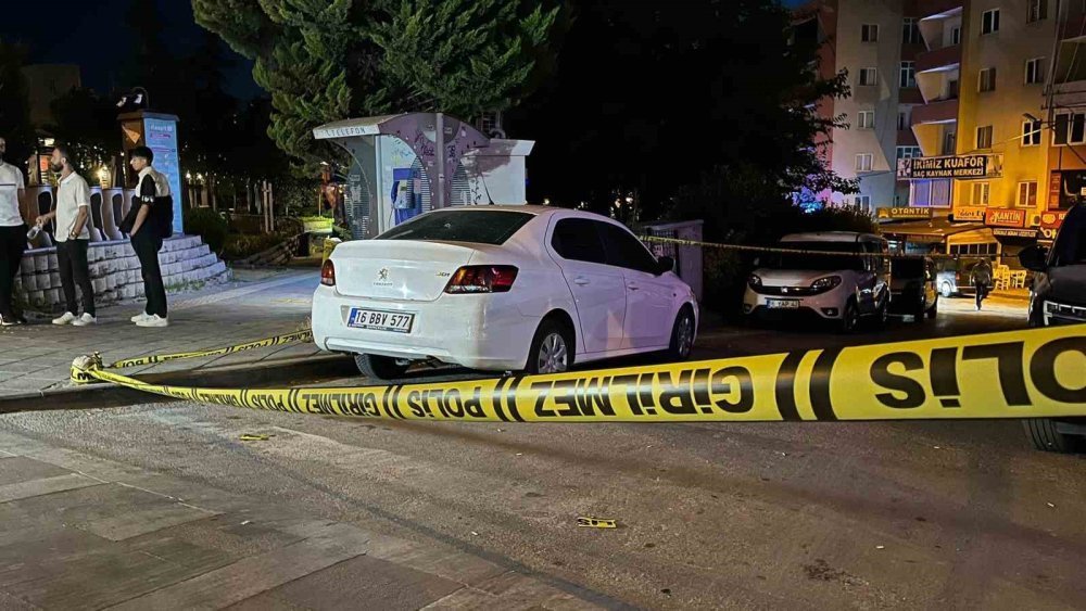 Park Halindeki Araç Kurşunlandı