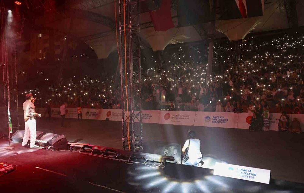 Şampiyona Festivale Dönüştü