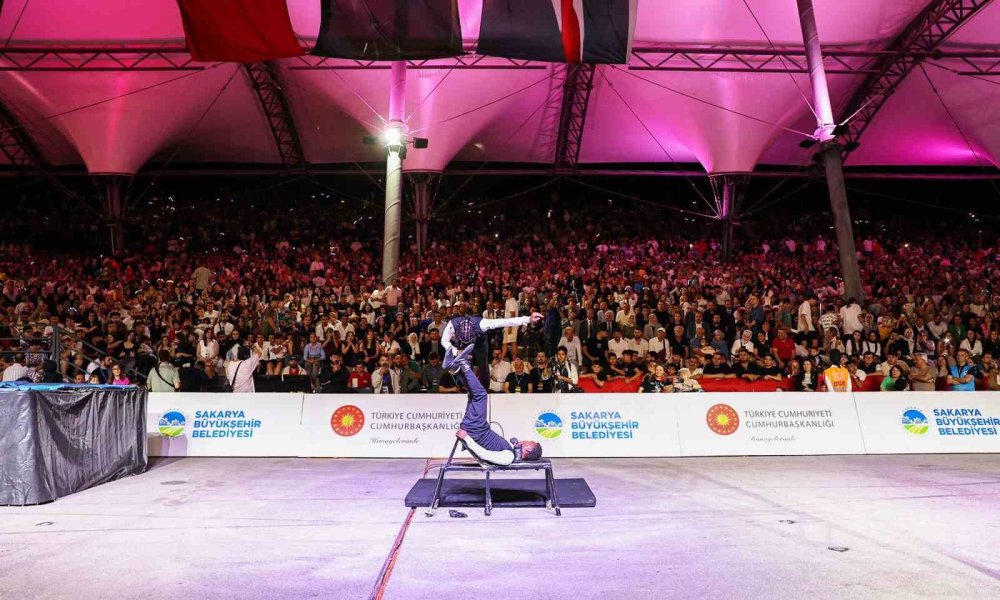 Şampiyona Festivale Dönüştü