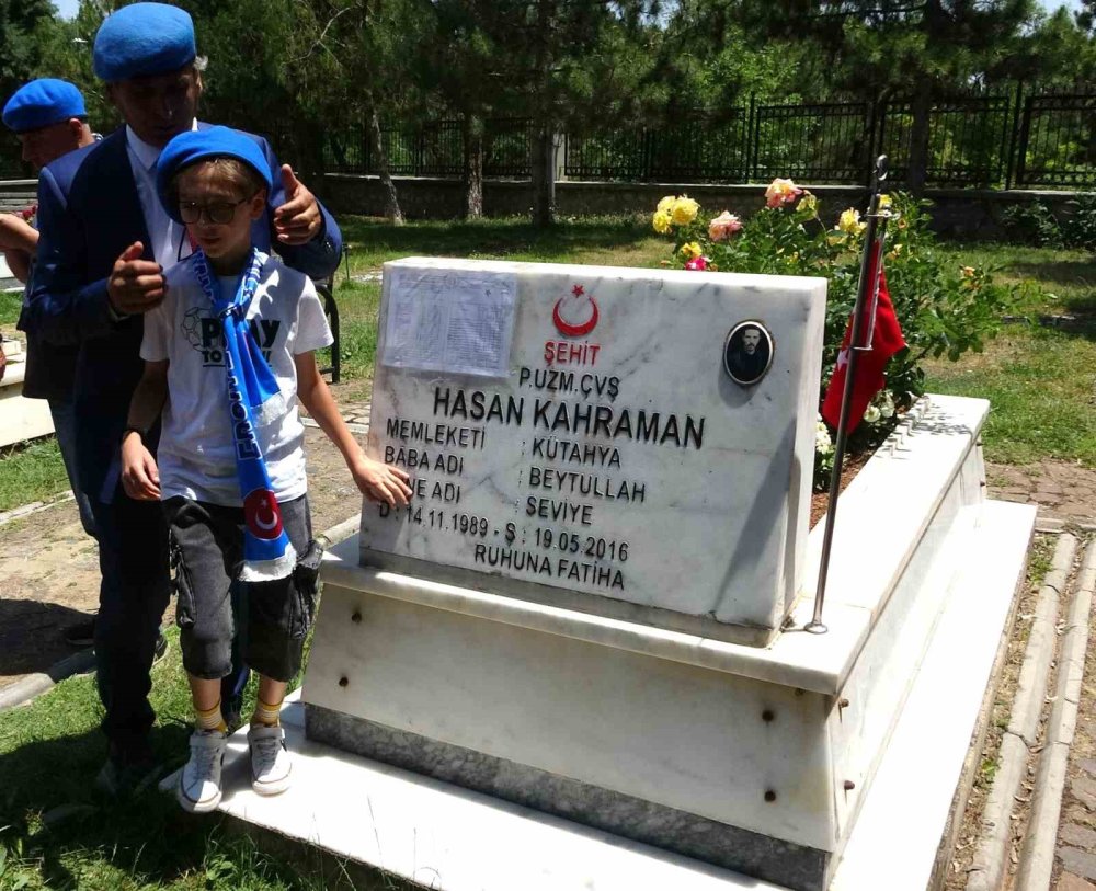 Şehit Babasına Duygu Yüklü Karne Hediyesi