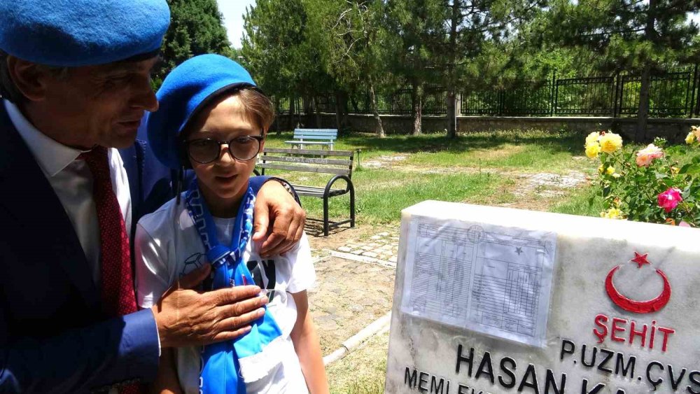 Şehit Babasına Duygu Yüklü Karne Hediyesi