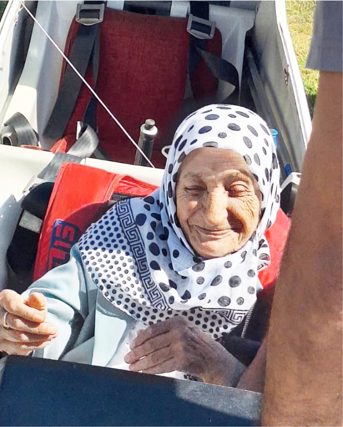 82-yasindaki-muruvvet-teyzenin-hayali-gercek-oldu4.jpg