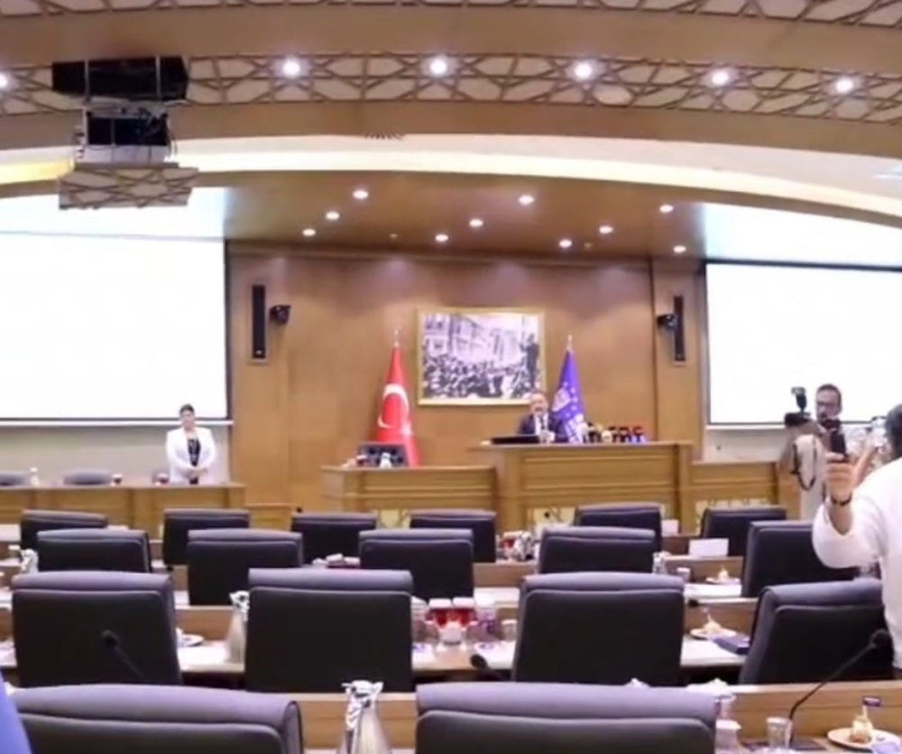Belediye Meclisi’nde Gerginlik!