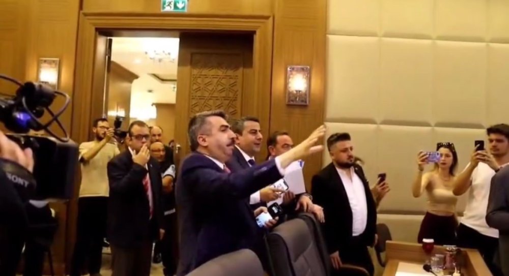 Belediye Meclisi’nde Gerginlik!