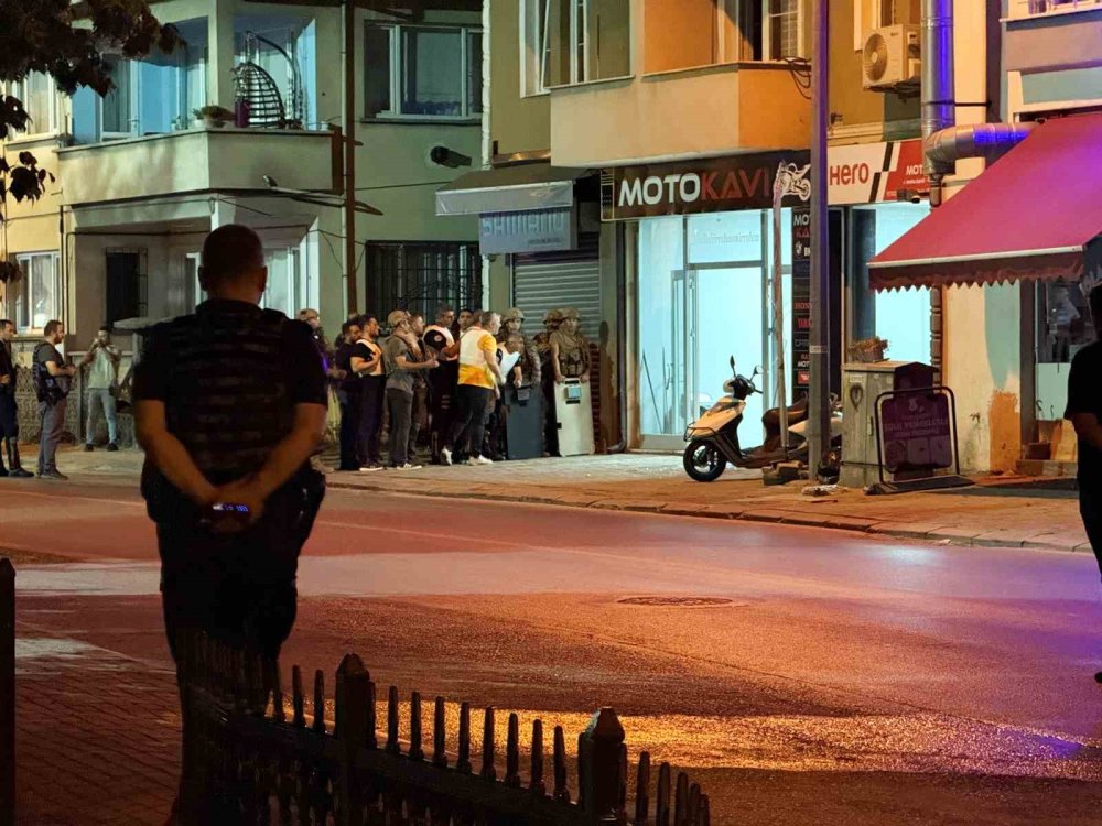Hakkında Yakalama Kararı Olan Şahıs Polise Ateş Açıp Dükkana Saklandı