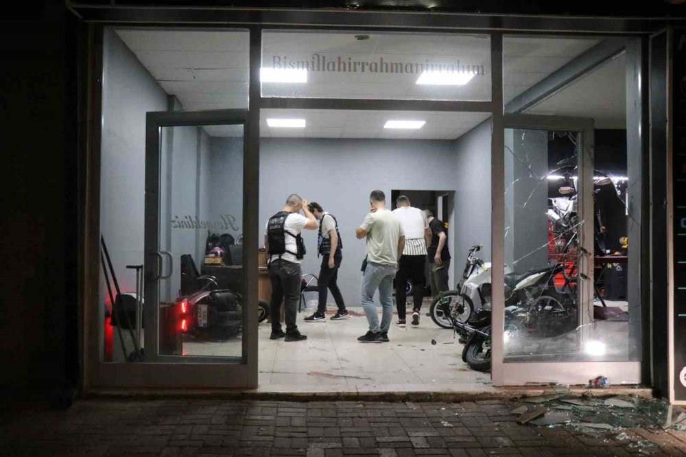 Hakkında Yakalama Kararı Olan Şahıs Polise Ateş Açıp Dükkana Saklandı